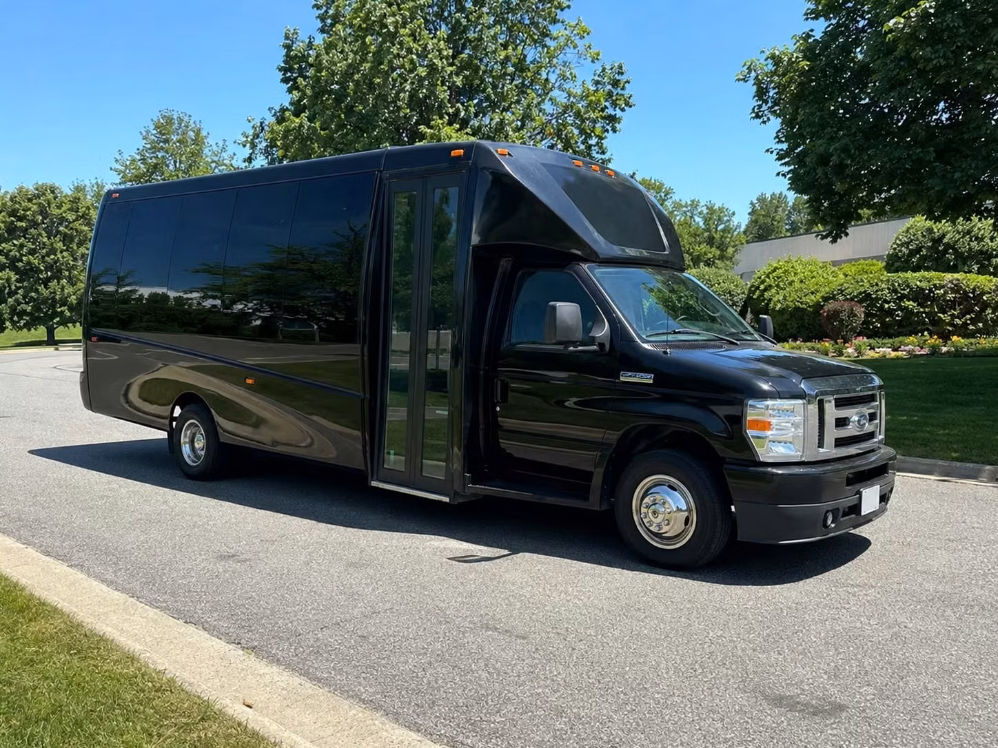 tuscaloosa party buses that make prom night unforgettable before you even arrive